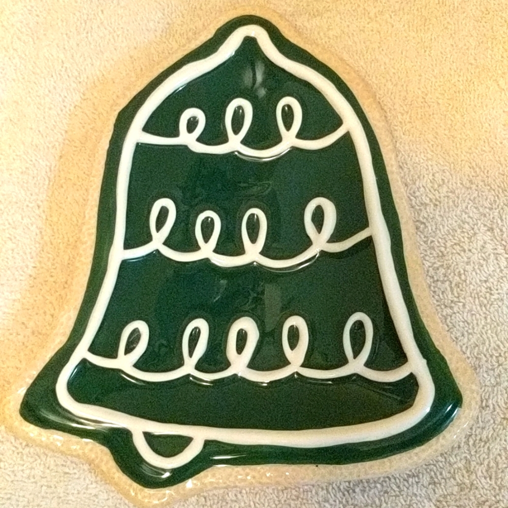 Fitz And Floyd Santa's Kitchen Bell Shaped Plate.